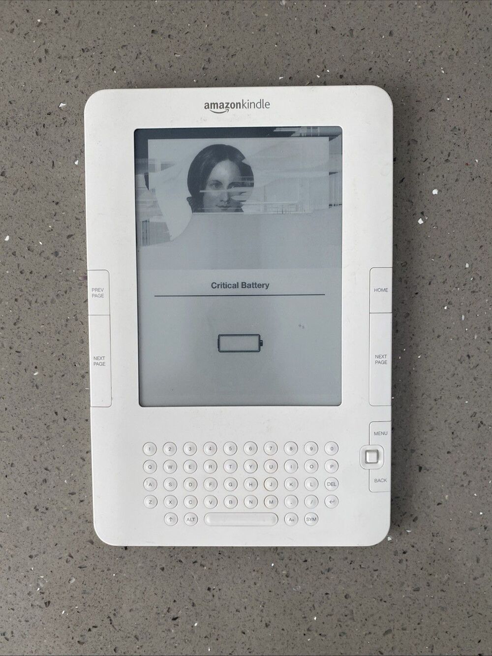 READ! Amazon Kindle 2nd Generation D00701 -White - NOT WORKING - screen frozen